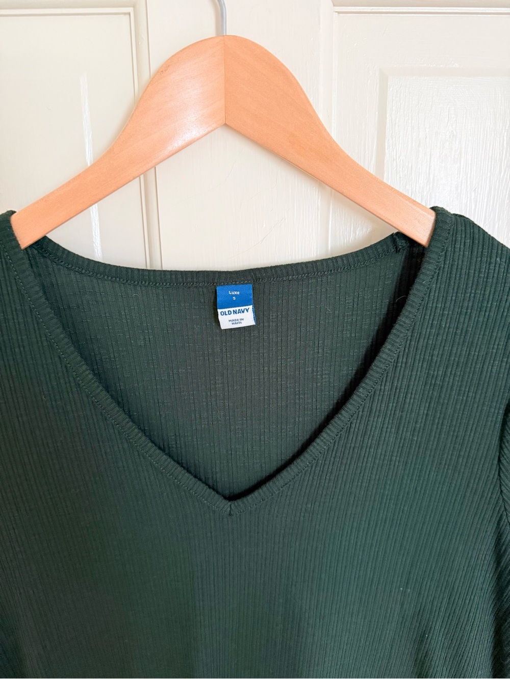 Old Navy Luxe Ribbed V-Neck Top - Picture 2 of 6